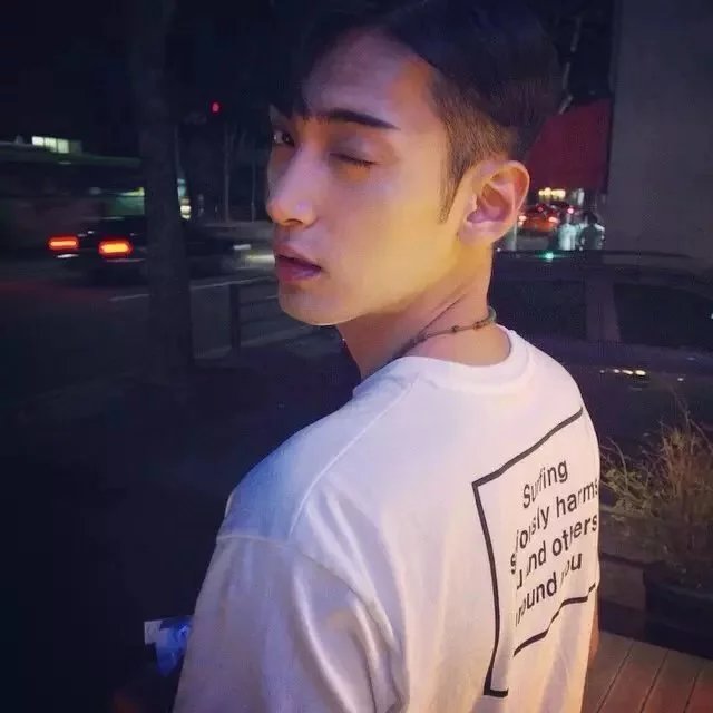 向凝露纪