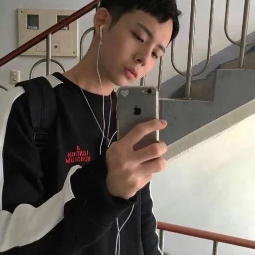 孔晶泰伟